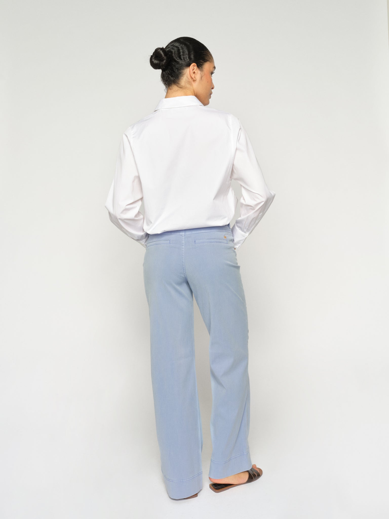 Modelshot / Brunnera Blue / Detail